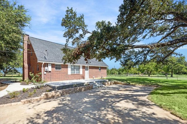 8950 Gosler Road, Sealy, TX 77474