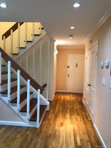 1231 Robin Ln Fl 1, Bayside, NY 11360