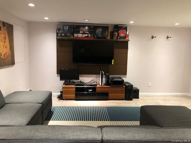 1231 Robin Ln Fl 1, Bayside, NY 11360