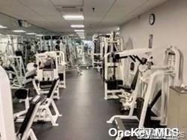 1231 Robin Ln Fl 1, Bayside, NY 11360