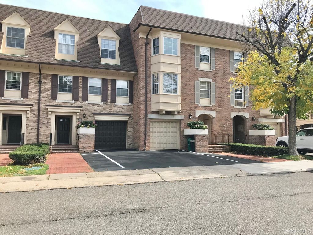 1231 Robin Ln Fl 1, Bayside, NY 11360