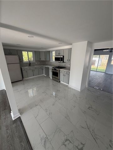 131 Canfield Avenue, Warwick, RI 02889