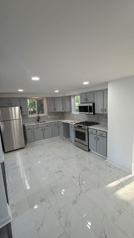 131 Canfield Avenue, Warwick, RI 02889