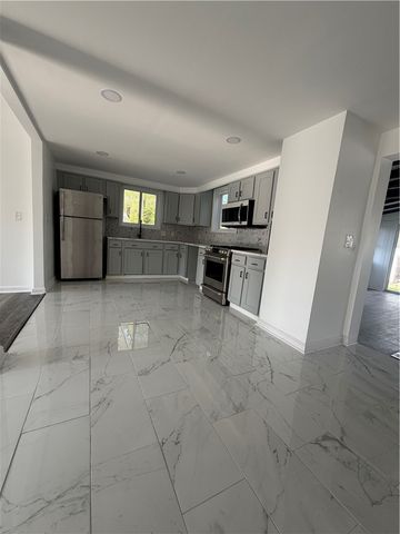 131 Canfield Avenue, Warwick, RI 02889