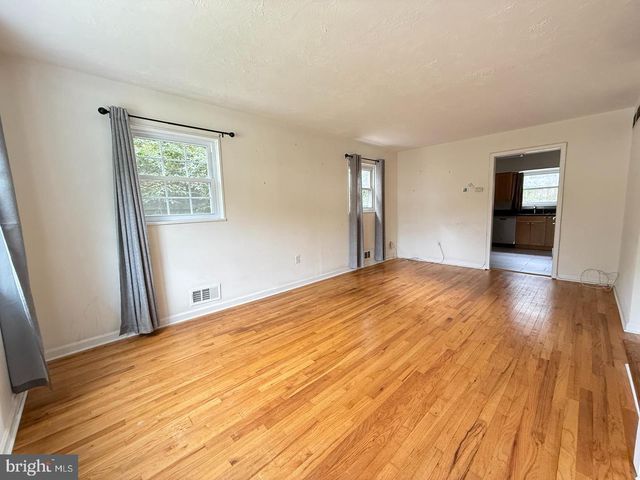 5835 MOUNT VERNON DR, Alexandria, VA 22303