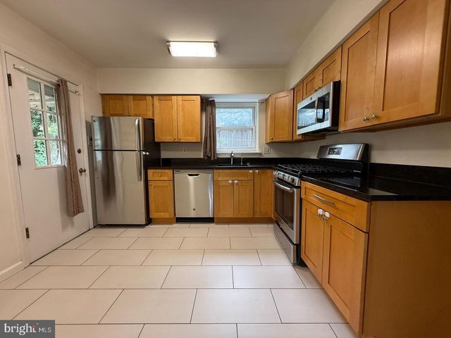 5835 MOUNT VERNON DR, Alexandria, VA 22303