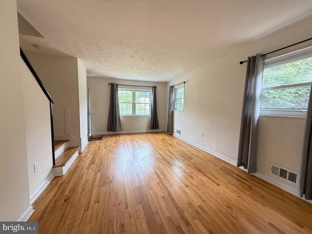 5835 MOUNT VERNON DR, Alexandria, VA 22303