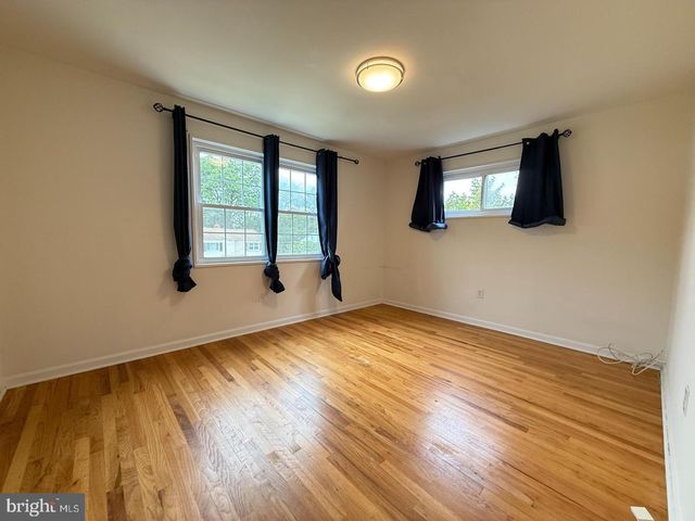 5835 MOUNT VERNON DR, Alexandria, VA 22303