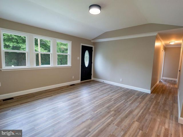 138 E DEL A VUE AVE, Carneys Point, NJ 08069