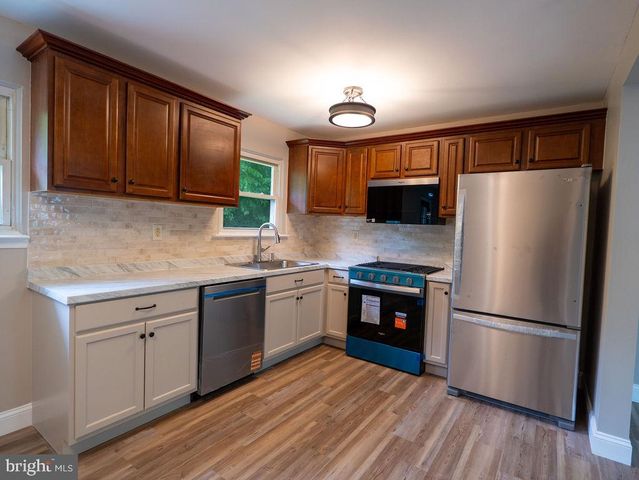 138 E DEL A VUE AVE, Carneys Point, NJ 08069