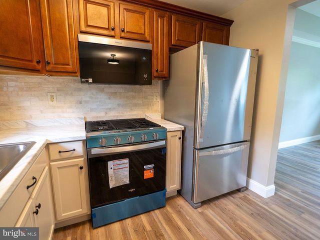 138 E DEL A VUE AVE, Carneys Point, NJ 08069