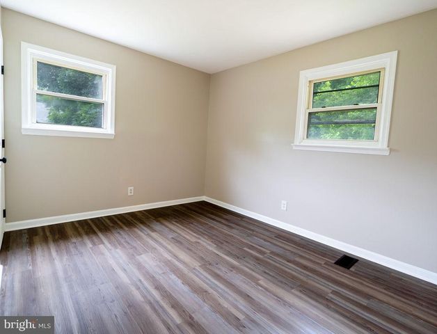 138 E DEL A VUE AVE, Carneys Point, NJ 08069
