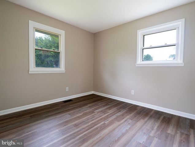 138 E DEL A VUE AVE, Carneys Point, NJ 08069