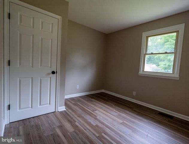 138 E DEL A VUE AVE, Carneys Point, NJ 08069