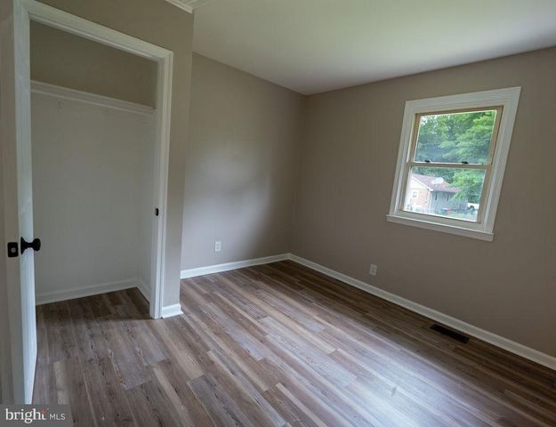 138 E DEL A VUE AVE, Carneys Point, NJ 08069