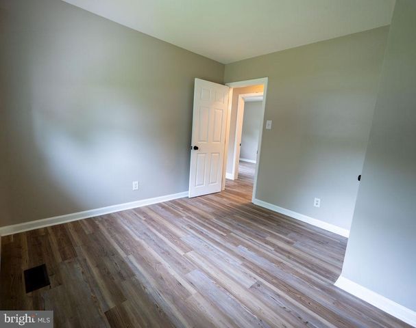 138 E DEL A VUE AVE, Carneys Point, NJ 08069