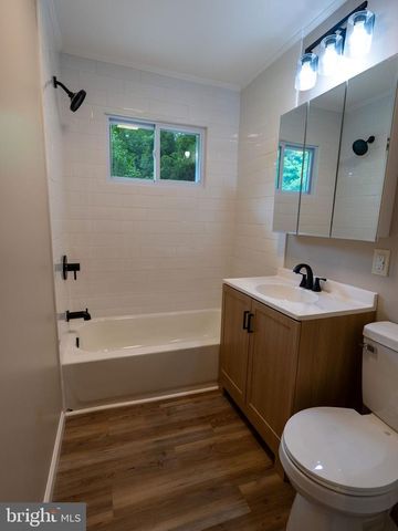 138 E DEL A VUE AVE, Carneys Point, NJ 08069
