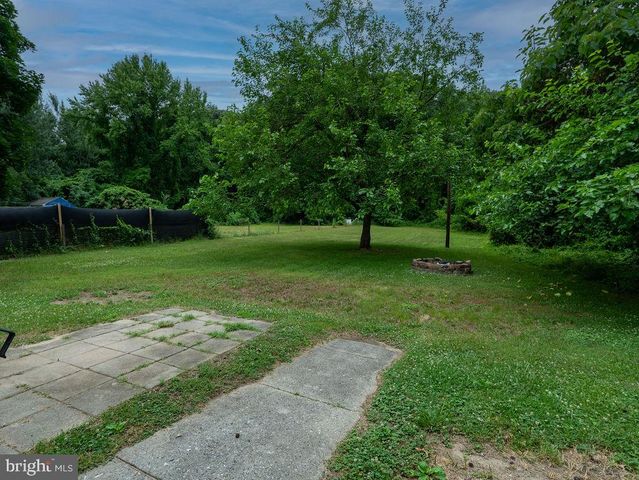 138 E DEL A VUE AVE, Carneys Point, NJ 08069
