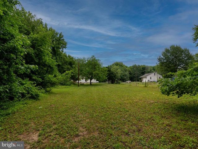 138 E DEL A VUE AVE, Carneys Point, NJ 08069