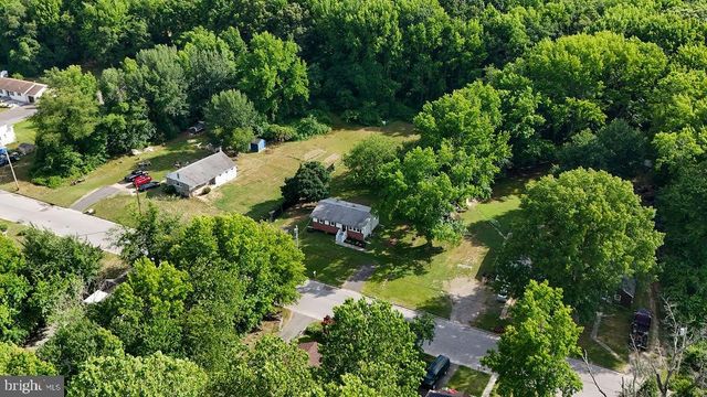 138 E DEL A VUE AVE, Carneys Point, NJ 08069