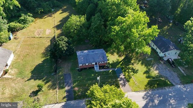 138 E DEL A VUE AVE, Carneys Point, NJ 08069