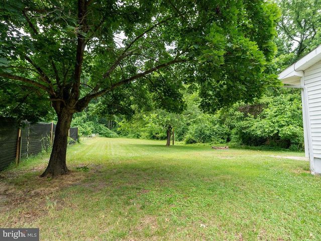 138 E DEL A VUE AVE, Carneys Point, NJ 08069