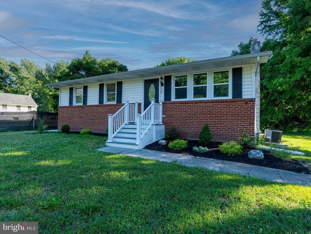 138 E DEL A VUE AVE, Carneys Point, NJ 08069