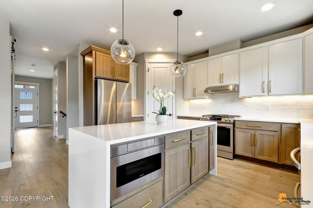 17975 Rivervista Road, Eagle River, AK 99577
