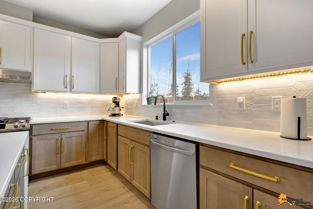 17975 Rivervista Road, Eagle River, AK 99577