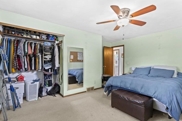 1118 E PARK HILLS DRIVE, Appleton, WI 54915