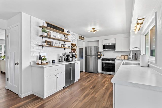 1118 E PARK HILLS DRIVE, Appleton, WI 54915