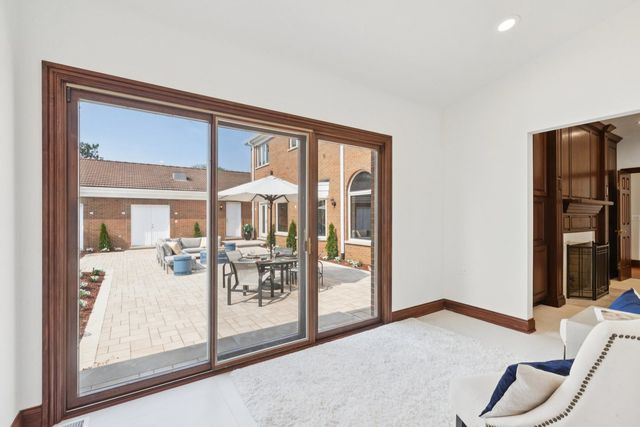 2430 Dorina Drive, Northfield, IL 60093