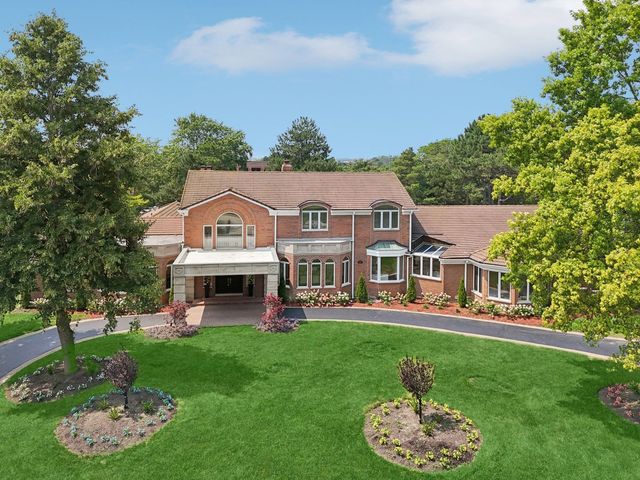 2430 Dorina Drive, Northfield, IL 60093
