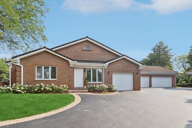 2430 Dorina Drive, Northfield, IL 60093
