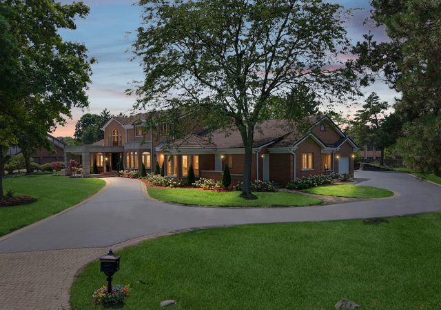 2430 Dorina Drive, Northfield, IL 60093