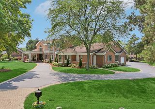 2430 Dorina Drive, Northfield, IL 60093