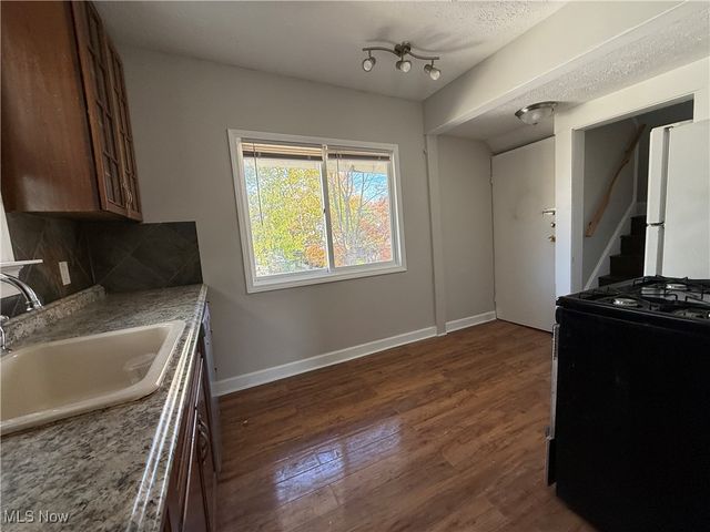 1275 Donald Avenue, Lakewood, OH 44107