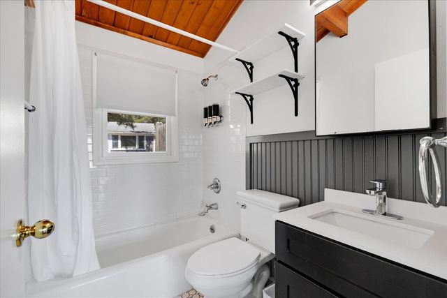 100 Hiawatha Road UNIT B, Wellfleet, MA 02667