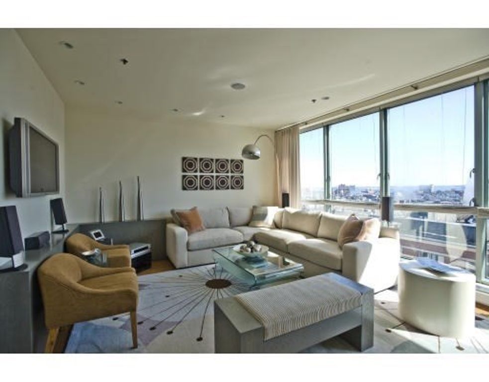 234 Causeway St 1012, Boston, MA 02114