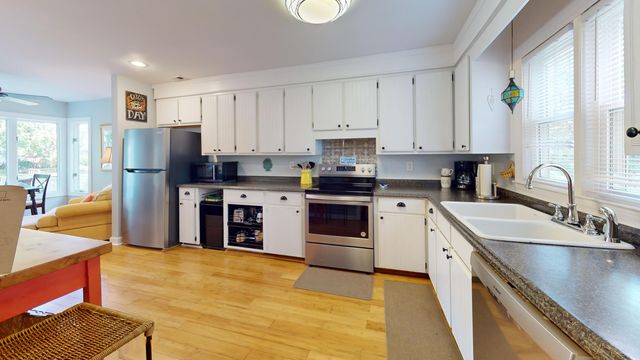 781 Lake Frances Drive, Charleston, SC 29412