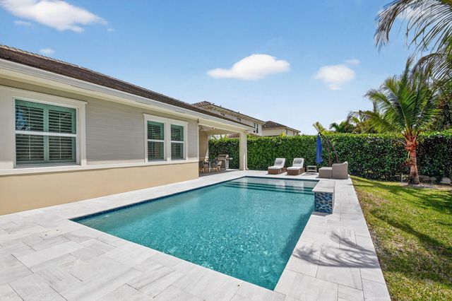 1055 Ember Ridge Run, Loxahatchee, FL 33470