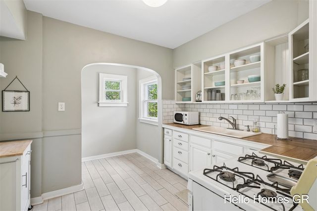 949 College Avenue, Grand Rapids, MI 49503