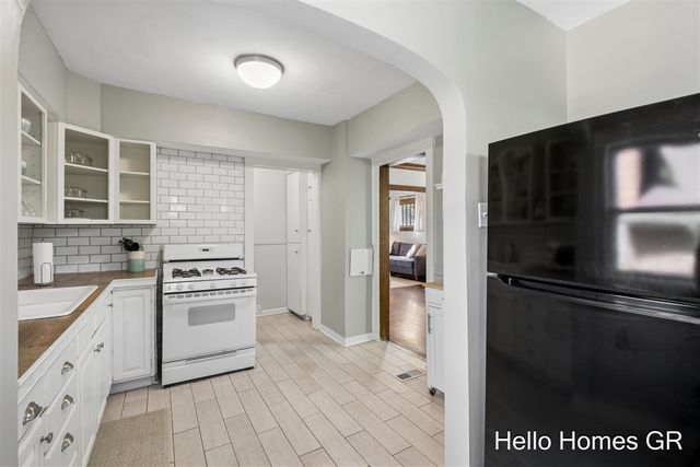 949 College Avenue, Grand Rapids, MI 49503