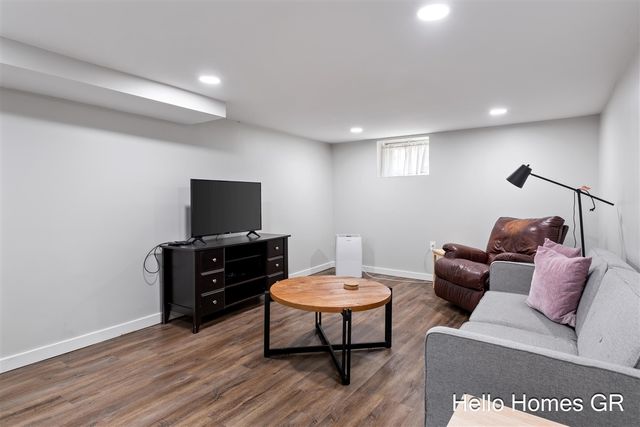949 College Avenue, Grand Rapids, MI 49503