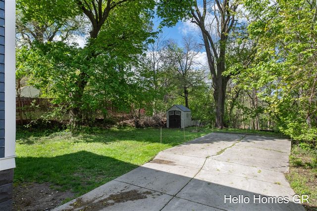 949 College Avenue, Grand Rapids, MI 49503