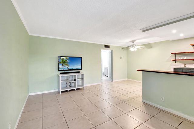 205 NE 3rd Street 208, Boynton Beach, FL 33435