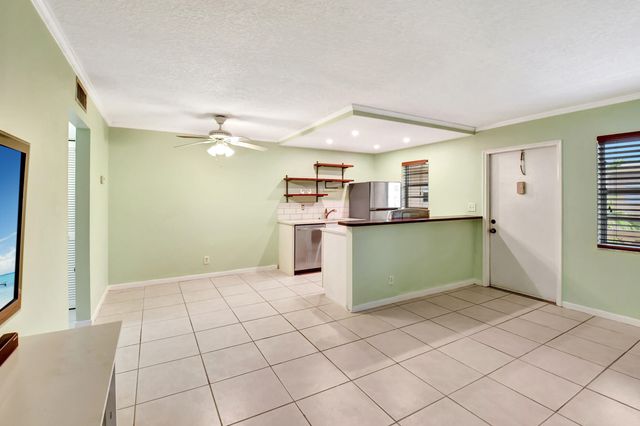 205 NE 3rd Street 208, Boynton Beach, FL 33435