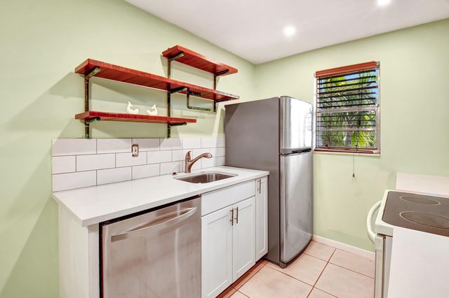 205 NE 3rd Street 208, Boynton Beach, FL 33435