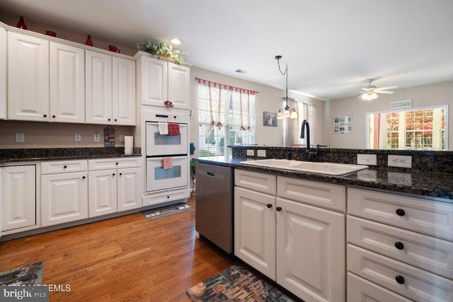 24 POND VIEW CIRCLE, Barnegat, NJ 08005