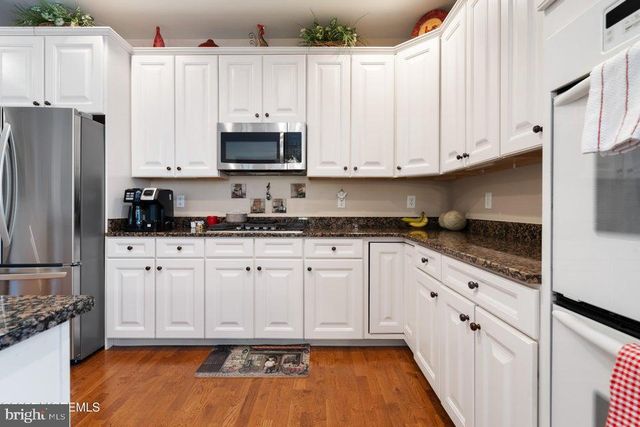 24 POND VIEW CIRCLE, Barnegat, NJ 08005